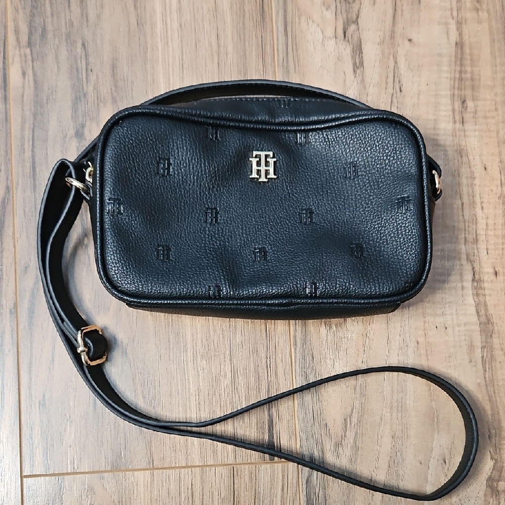 Tommy Hilfiger Women's Black Camera Crossbody Bag